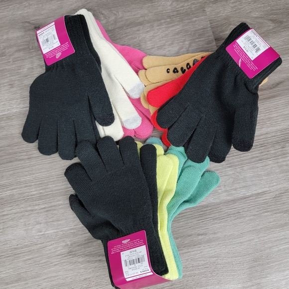 Nine Pairs of Gloves - Picture 8 of 9